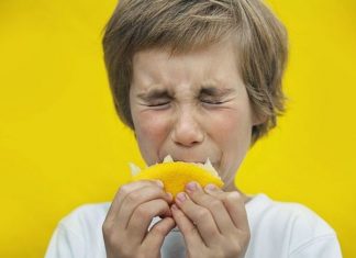 Mơ thấy ăn chua là điềm gì? Thử vận may với cặp số nào?