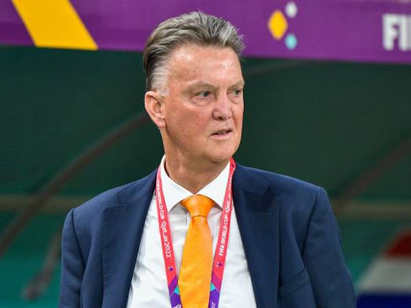 Bóng đá quốc tế 30/11: HLV Van Gaal phản bác chỉ trích