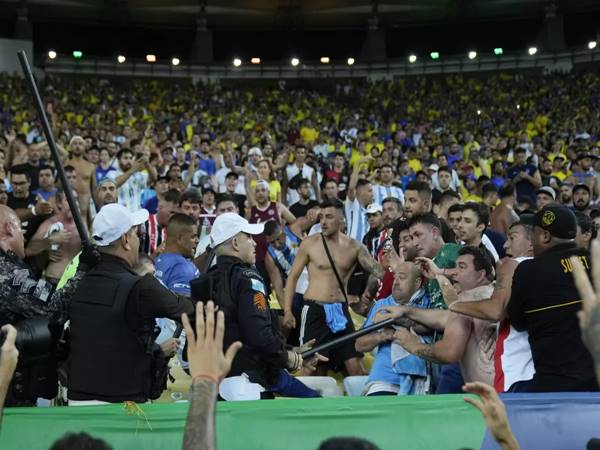 Bóng đá Quốc Tế chiều 11/1: FIFA phạt nặng Argentina