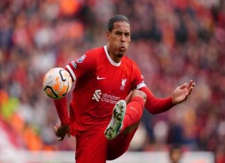 Bóng đá Anh 25/4: Virgil van Dijk bất ngờ bị huyền thoại chỉ trích