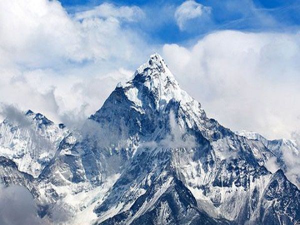 Nằm mơ thấy núi mang điềm gì xui hay hên