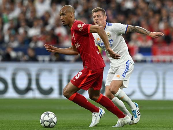 Thay đổi nhịp độ tấn công trong bóng đá