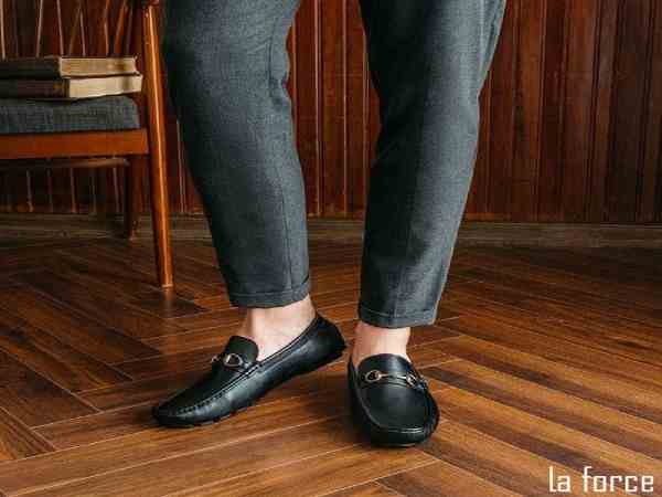 Giày lười kết hợp với quần âu Giày lười nên mặc quần âu