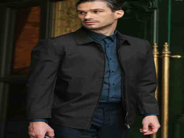 Áo khoác da + áo sơ mi trắng Áo khoác da + áo sơ mi trắng