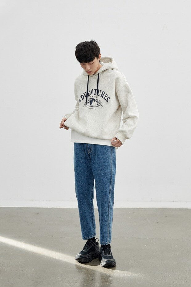 Phối đồ với áo hoodie nam đơn giản với quần jeans ống suông Phối đồ với áo hoodie nam đơn giản với quần jeans ống suông