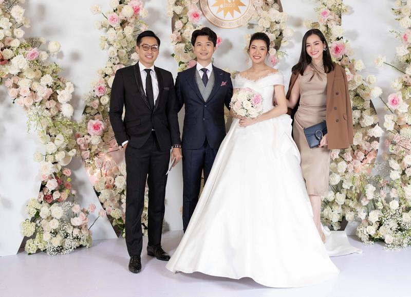 Lựa chọn trang phục phù hợp địa điểm tổ chức