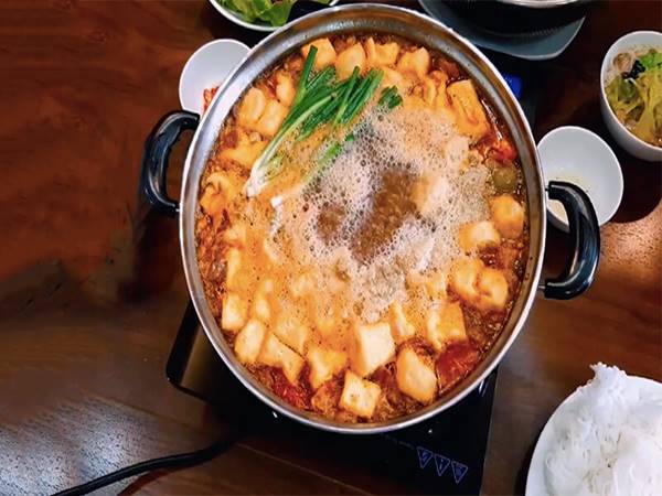 Học cách nấu lẩu riêu cua tại nhà ai cũng làm được