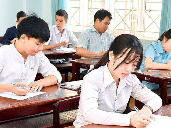 Giải mã điềm báo may rủi khi nằm mơ thấy đi thi