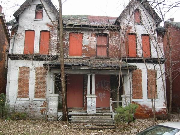 Nằm mơ thấy nhà hoang đánh con gì, số mấy trúng thưởng?