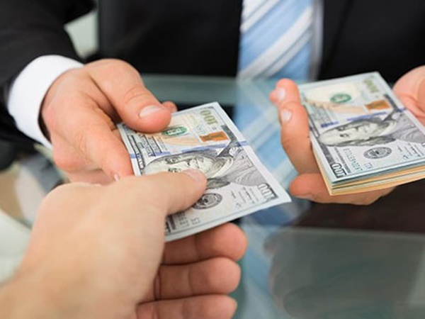 Nằm mơ thấy người khác cho tiền là điềm gì, con gì tài lộc?