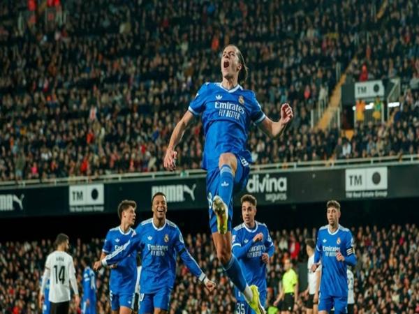Real Madrid tiếp tục bám đuổi Barca