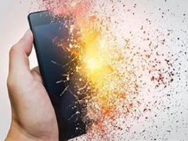 Nằm mơ thấy điện thoại bị nổ mang điềm báo gì?