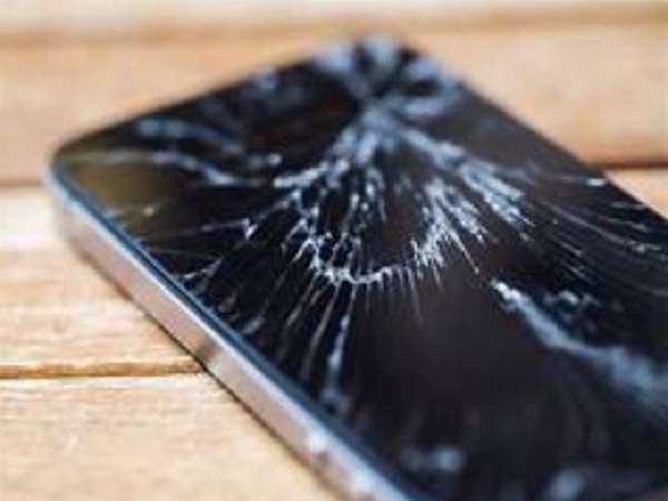 Nằm mơ thấy điện thoại bị vỡ là hên hay xui?