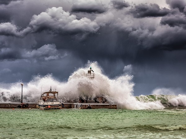 Nằm mơ thấy bão là điềm gì, chọn con gì giải xui?