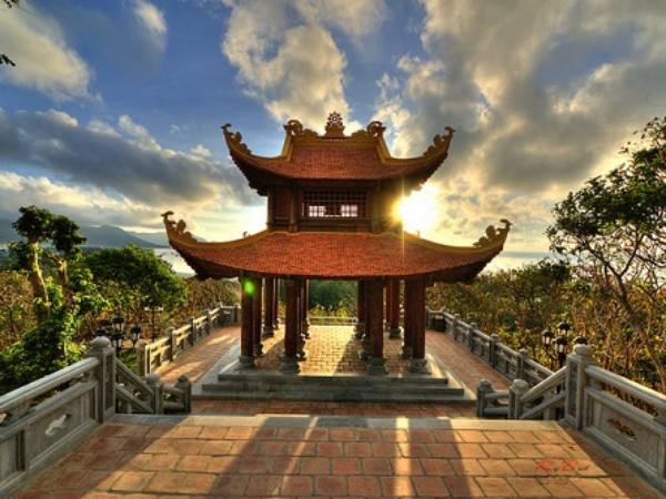 Mơ thấy đi chùa thắp nhang