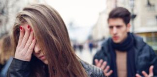 Nằm mơ thấy người lạ đánh mình