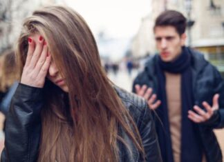 Nằm mơ thấy người lạ đánh mình